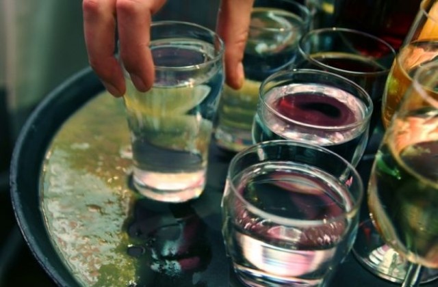 Варненските ученици пропушват в шести клас, започват да пият в седми