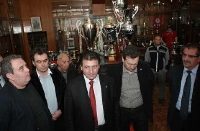 Депутати купиха акции на ЦСКА