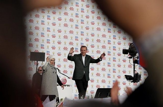 Социолози предвиждат победа за Ердоган на местния вот