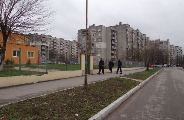 Квартал в Ямбол е с денонощна охрана