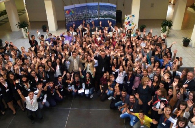 170 ученици се включват в семинар за европейска интеграция