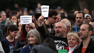 Около 30 варненци протестираха срещу застрояването на Карадере