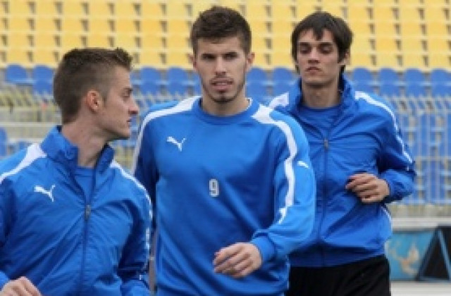 Батков спасява лиценза, плаща на Истър и Жоао Силва