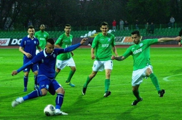 Акулите изгубиха от Берое