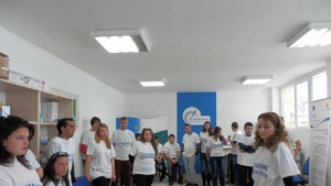 Младежи приканват за гласуване на евровота с клип