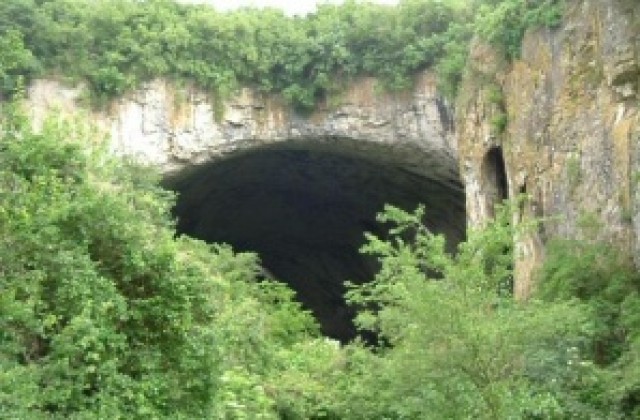 Теренът пред „Деветашката пещера става собственост на община Ловеч