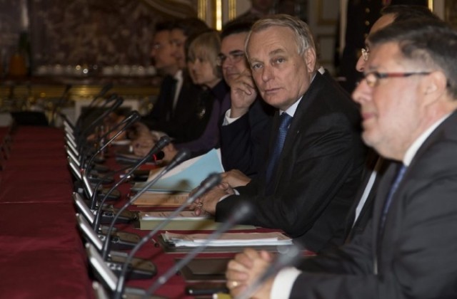 Френското правителство подаде оставка, Оланд номинира Манюел Валс за премиер