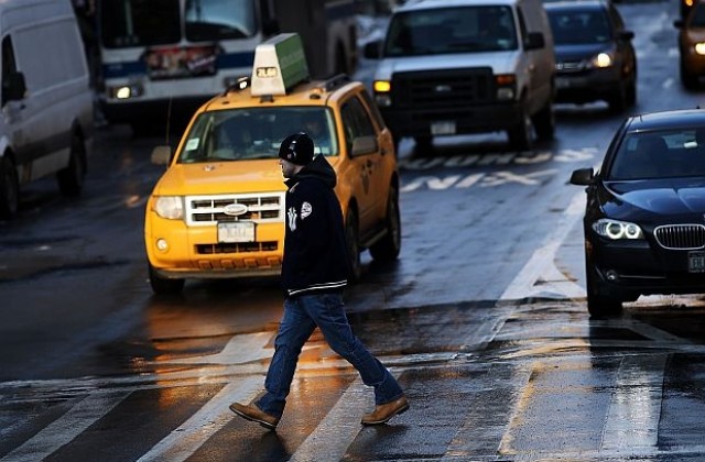 Разработват система, предричаща поведението на пешеходци