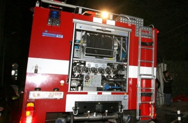 Пожар унищожи лек автомобил в Плевен през изминалата нощ