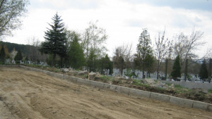 Обособяват паркинг в района на гробищния парк в Дупница