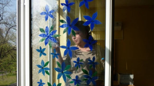 Деца с аутизъм подредиха изложба