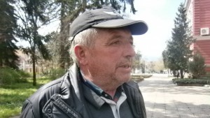 63 годишен протестира против Бюро по труда и Социално подпомагане