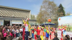 Деца разтягаха локум и се надяждаха с торти на първоаприлски