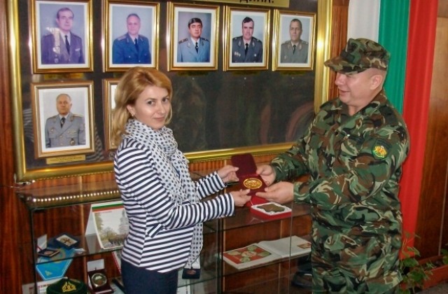 Таня Христова и Климент Кунев посетиха 61-ва Стрямска механизирана бригада