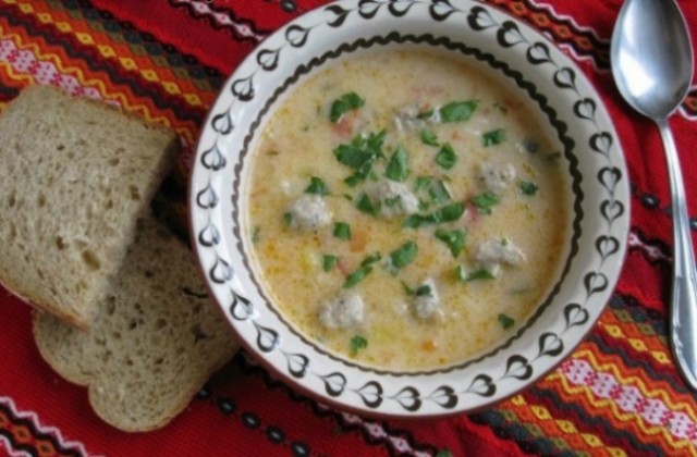 Кметът лиши общинските служители от евтин обяд