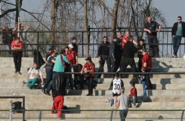 Без прецедент: Фенове на Локо Сф дадоха своите на БФС