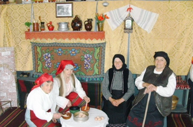 Великденски ритуали показват в Писарево