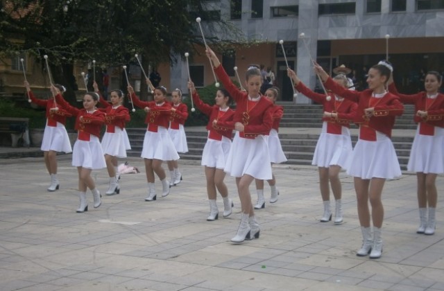 Тържествено откриха 18- тия Международен конкурс за класическа китара Акад. Марин Големинов