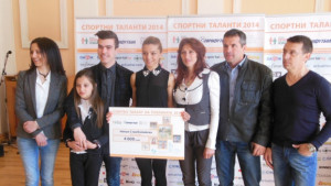 Талантът Никол Стамболийска получи чек за 4000 лв