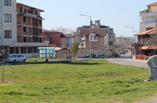 Нова алея и кът за почивка в Царево