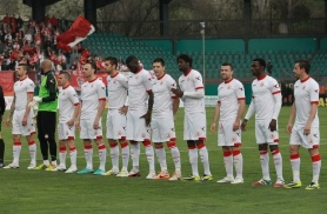 Томов не иска трохи от генералния спонсор