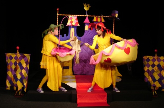 Театър Весел празнува през април