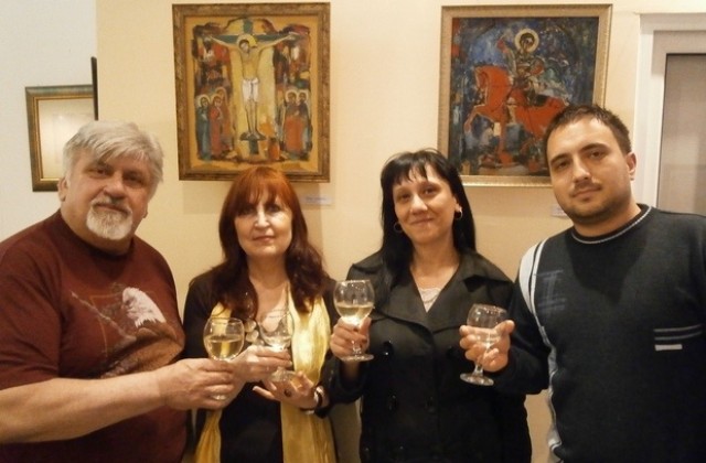 Мая и Данаил Ананиеви откриха изложба живопис Близки и различни