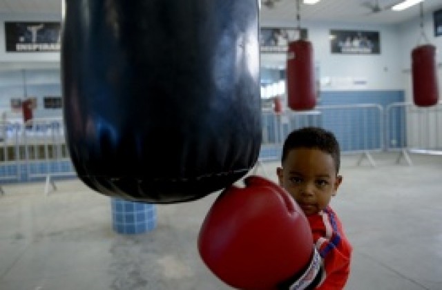 Атрактивно ВИДЕО прикова вниманието към Световното по бокс за младежи