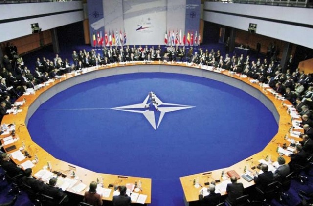 10 години в НАТО