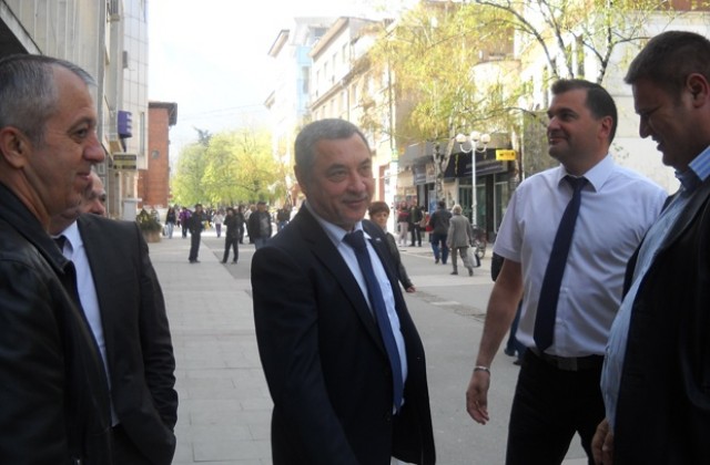 Валери Симеонов от НФСБ пристигна във Враца