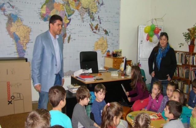 Подсладиха Седмицата на детската книга в Димитровград