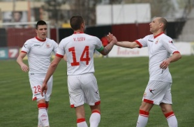 ЦСКА би Локо Сф за едно полувреме в Надежда