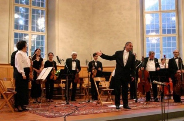 Цигуларят Димитър Буров и Габровски камерен оркестър с общ концерт