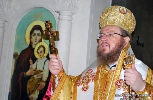 Митрополит Наум влезе в Русенската епархия