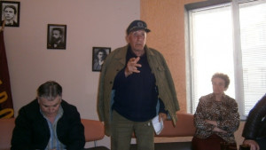 Жител на Радомирци До леглото ми стои брадвата под възглавницата