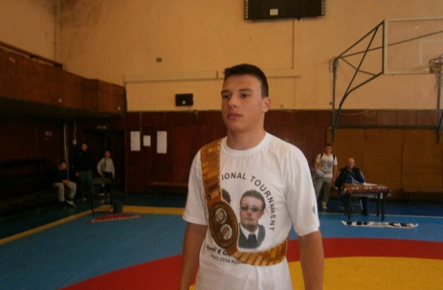 Кирил Милов спечели златния пояс на XIX Международен турнир по борба класически стил Васил и Георги Илиеви
