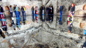 Застлаха с огледала пода на Баня Старинна