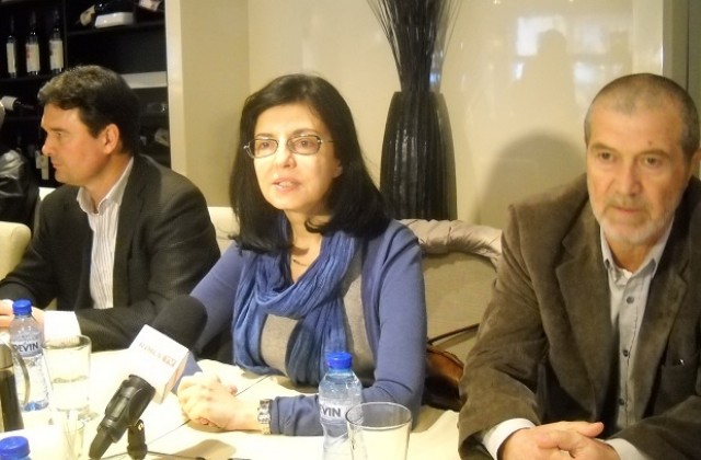 Меглена Кунева: Предупреждението за спиране на европарите не е изречение, написано с пропагандна предизборна цел