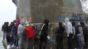 Младежи подкрепиха идеята на областния за почистване на Майка България