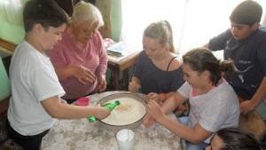 Вкусни работилници възпитаха ученици в кулинарни умения