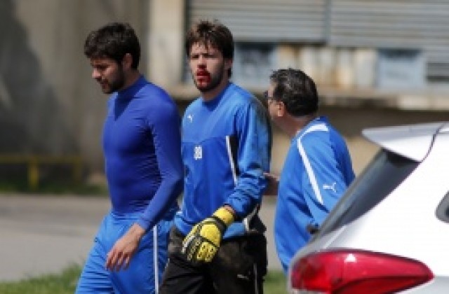 СНИМКИ: Левски пусна кръв, Генков контузи Мишо Иванов