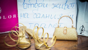 Варненски студенти обличат бедни абитуриенти за бала