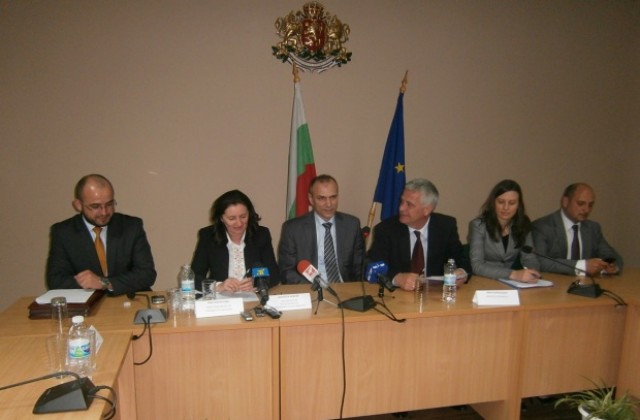 Даниела Бобева: Ще търсим инвеститори в сферата на преработващата промишленост и в автомобилната индустрия