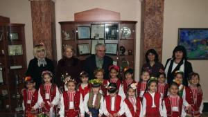 Лазарки пяха и танцуваха в Община Плевен