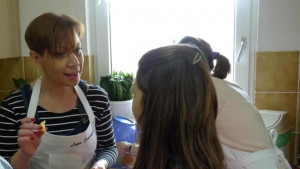 Кака Лара и Део готвиха в детското SOS селище в