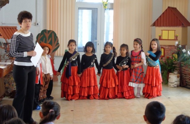 Деца от ОДЗ Мечта отбелязаха Международния празник на ромите