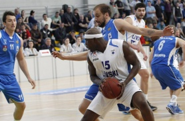 СНИМКИ: Левски се измъчи срещу Куманово, но се класира за Файнъл Фор