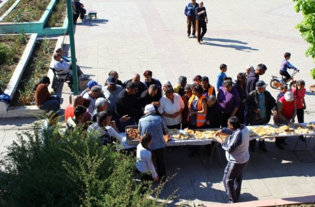 Ромите от видинския квартал празнуват