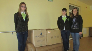 Ученици дариха дрехи на социално заведение