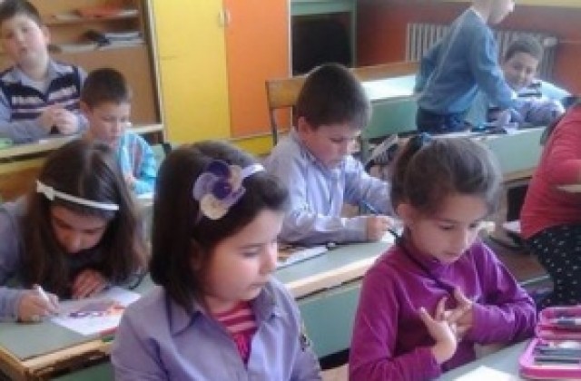 Великденска работилница гостува в русенските училища
